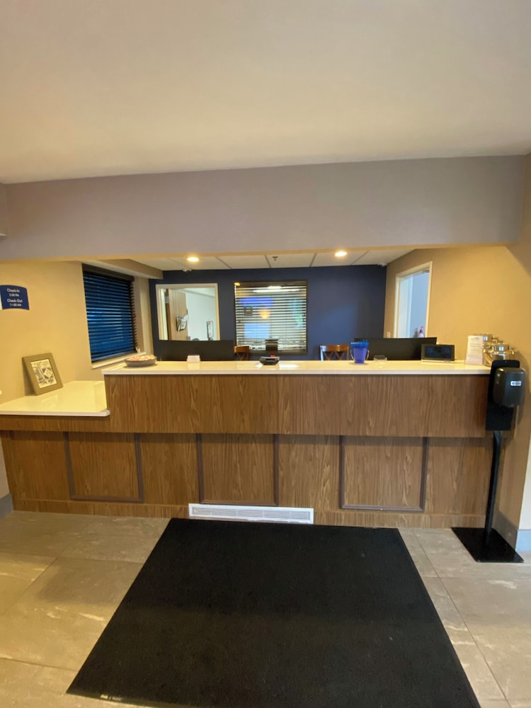 Beachfront Hotel 9/50