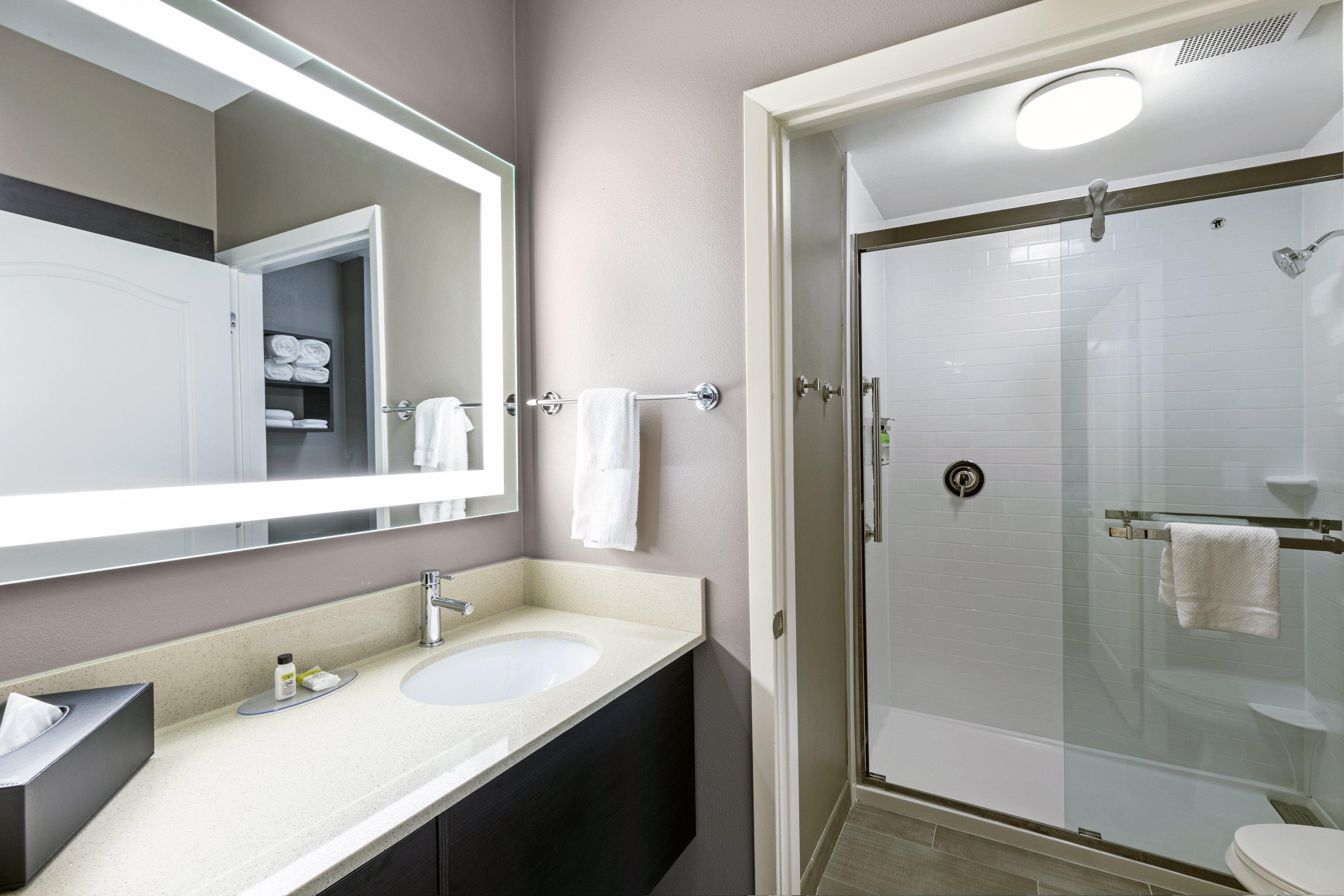 Staybridge Suites Iah Airport East 50/50