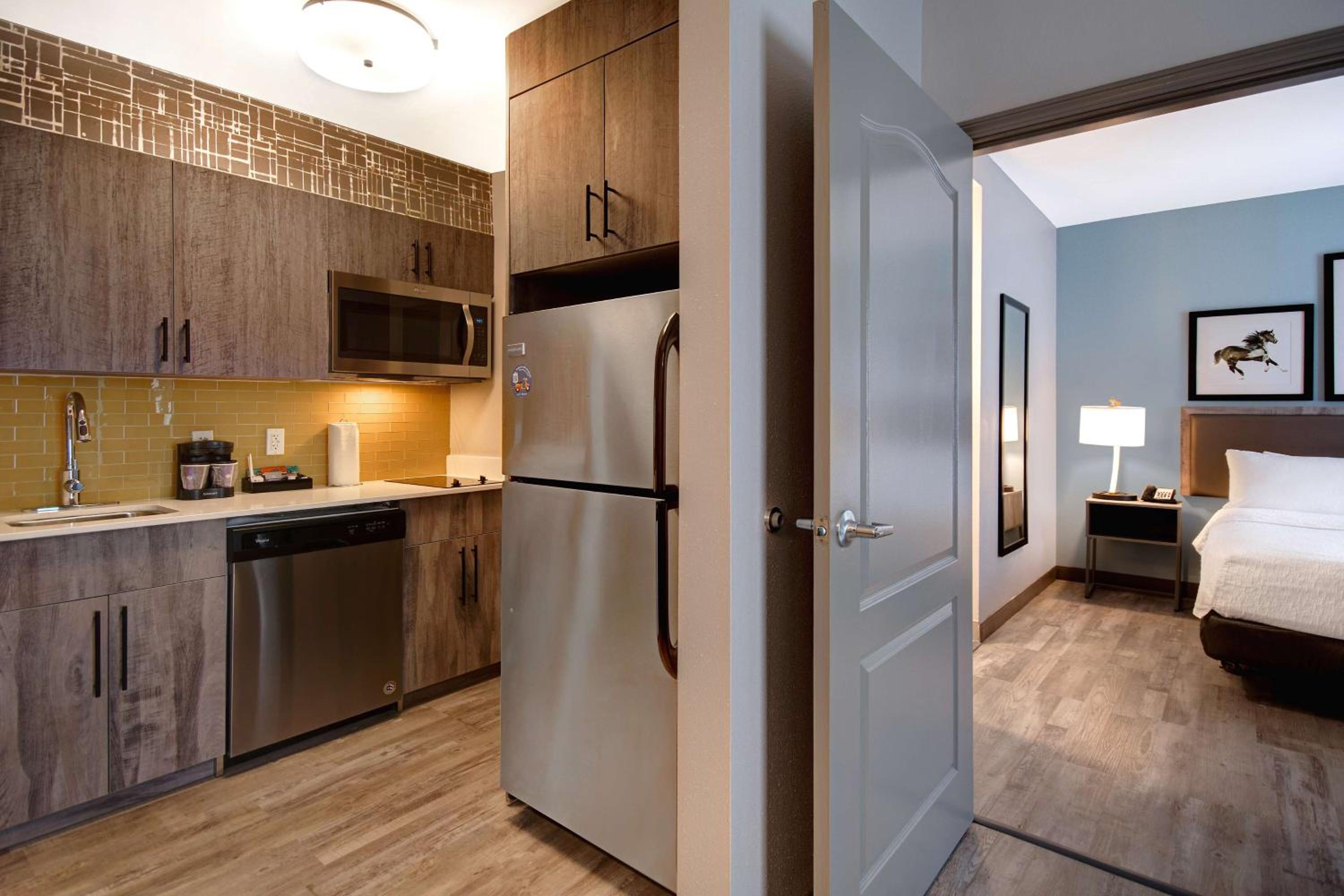 جناح بسرير كينج بغرفة نوم واحدة مع أريكة، Homewood Suites By Hilton Lexington Hamburg 8/8