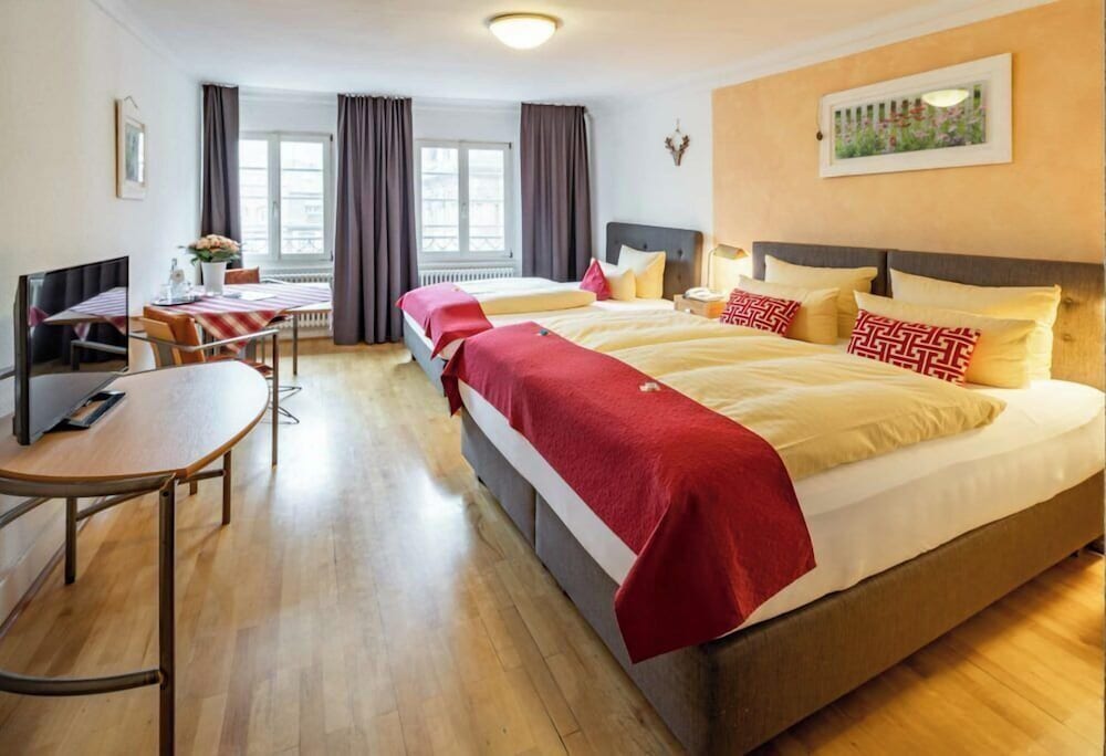ROOM, TRIPLE