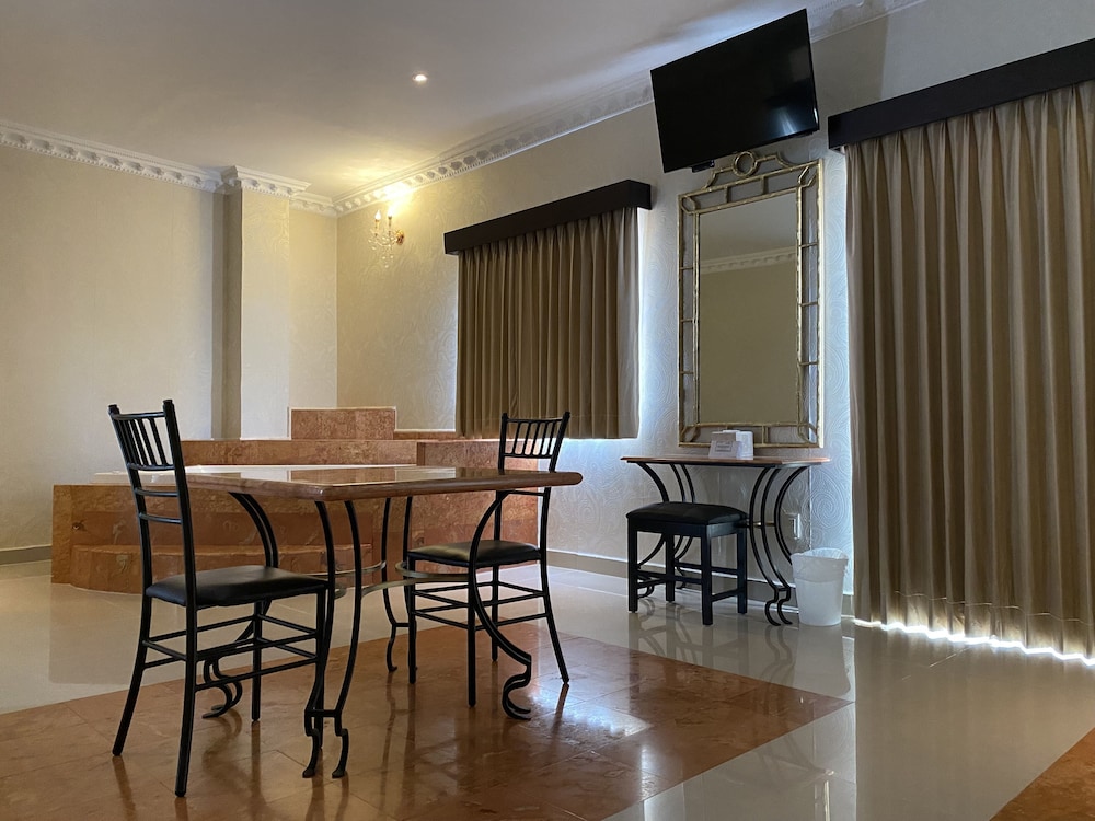 Hotel Palacio Maya 71/83