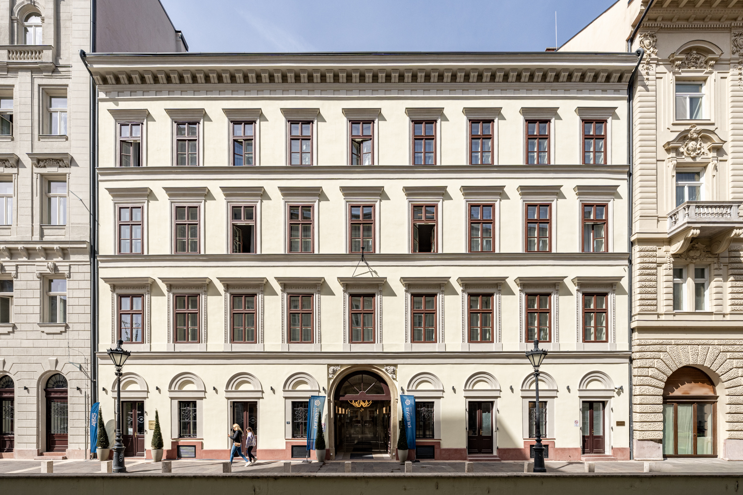 Basiliq Hotel 4/50