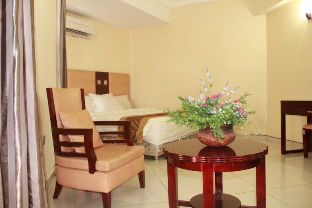 Barcelona Hotels Abuja 38/50