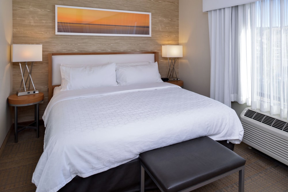 Holiday Inn Express Suites Pocatello 38/97