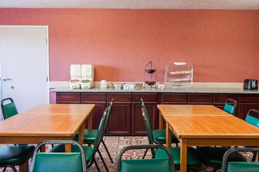 Bridgeway Inn & Suites Sublimity 31/41