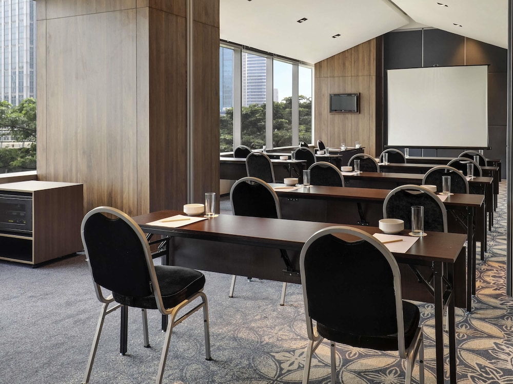 Mercure Jakarta Gatot Subroto 70/78