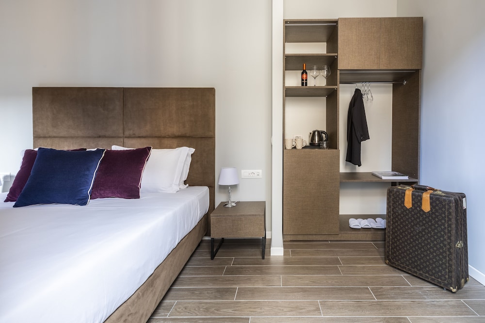 Giubbonari Suites 7/19