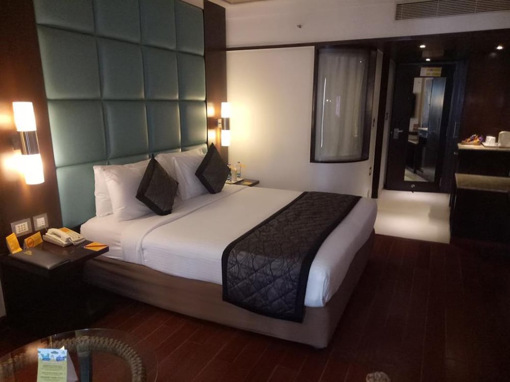 IRIS HOTEL 18/60