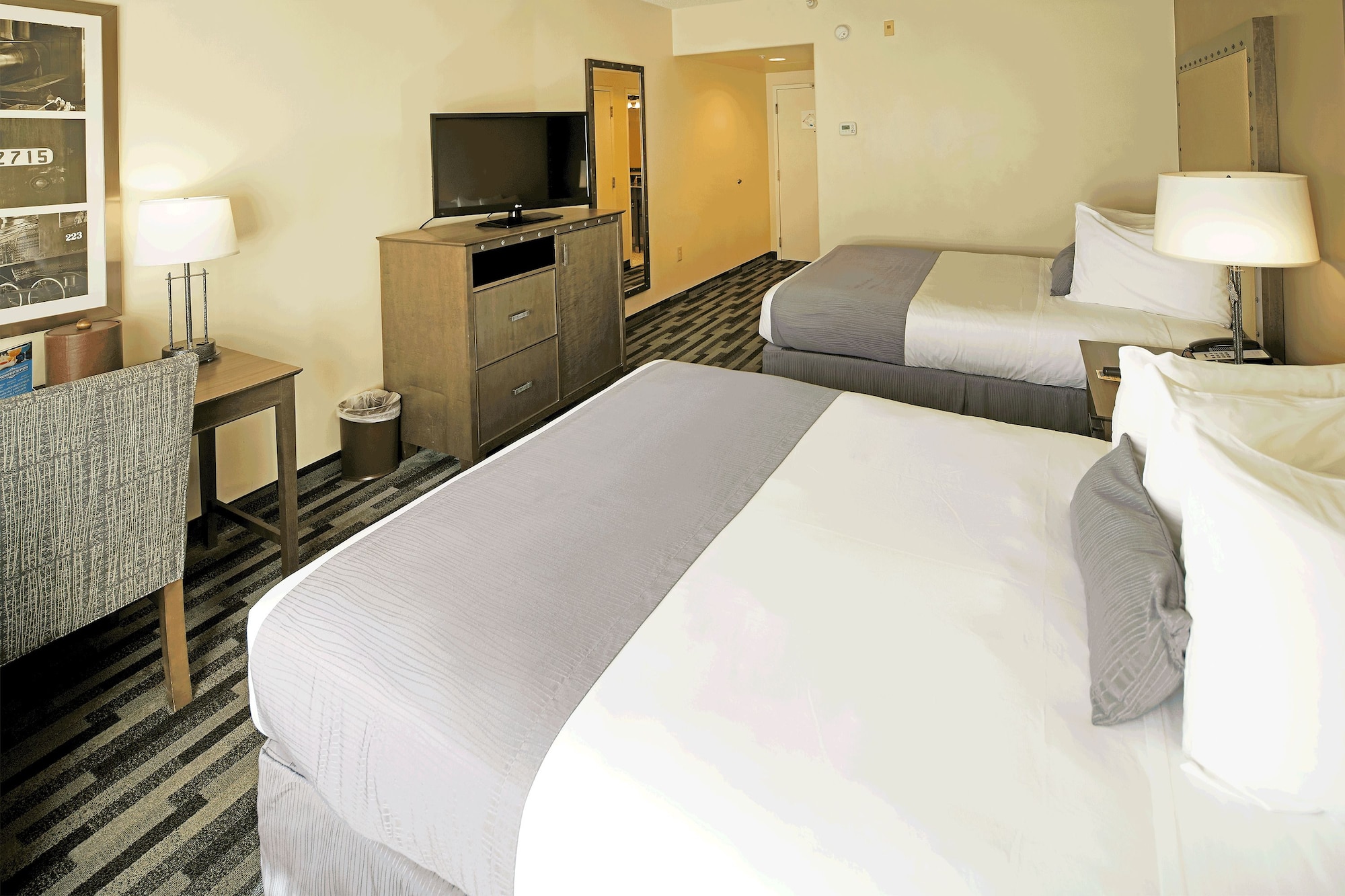 STANDARD, 2 QUEEN BEDS