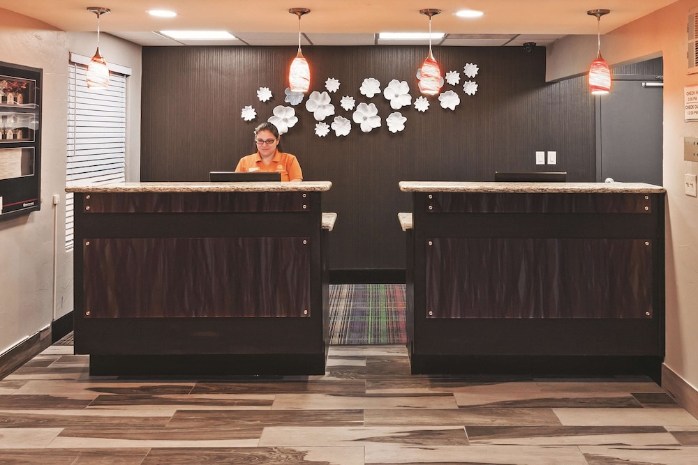 La Quinta Inn & Suites by Wyndham Denison - N. Lake Texoma 6/35