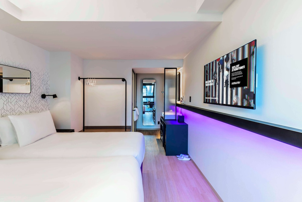 FIRST CLASS, TWIN BEDS