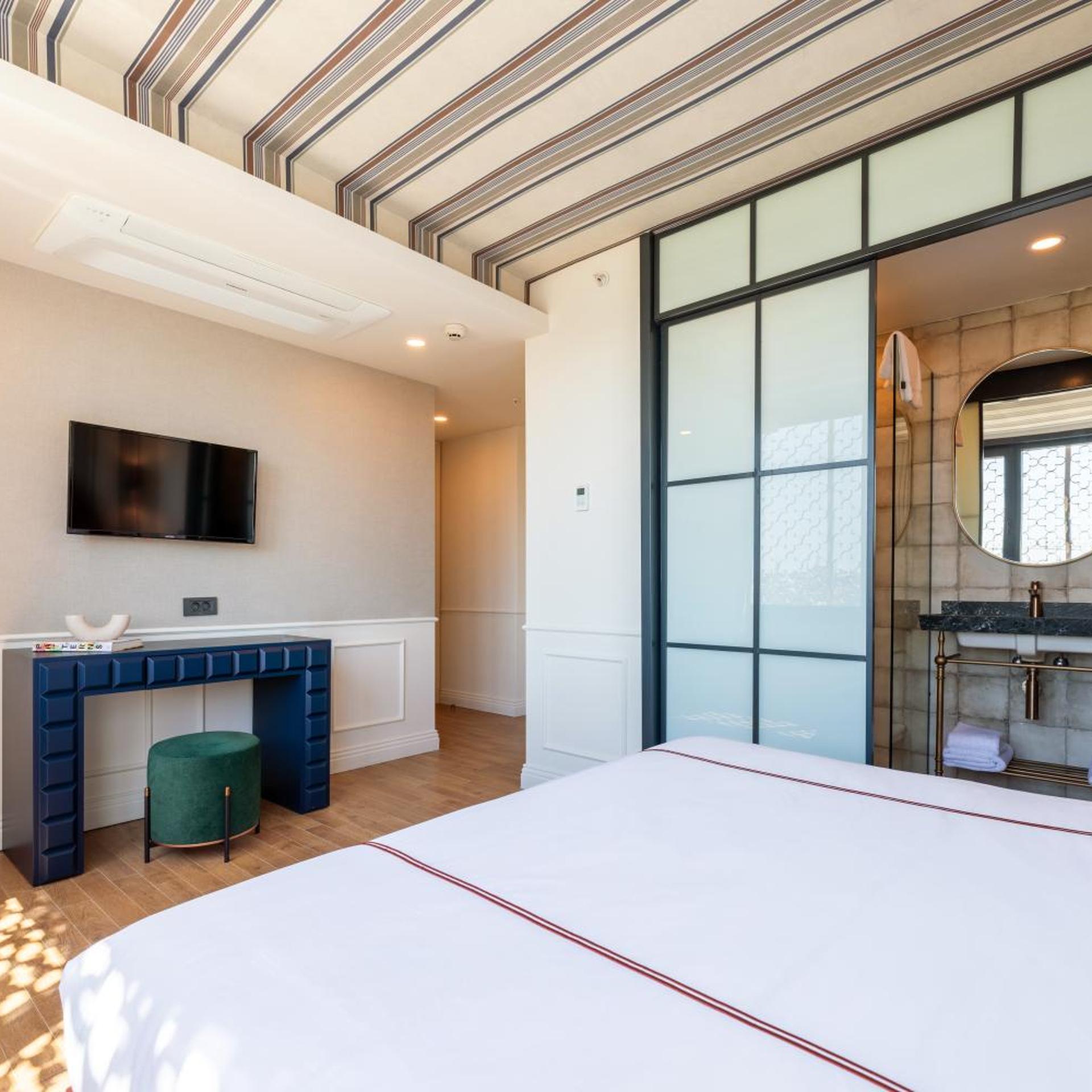 Room, King Bed, Sea View