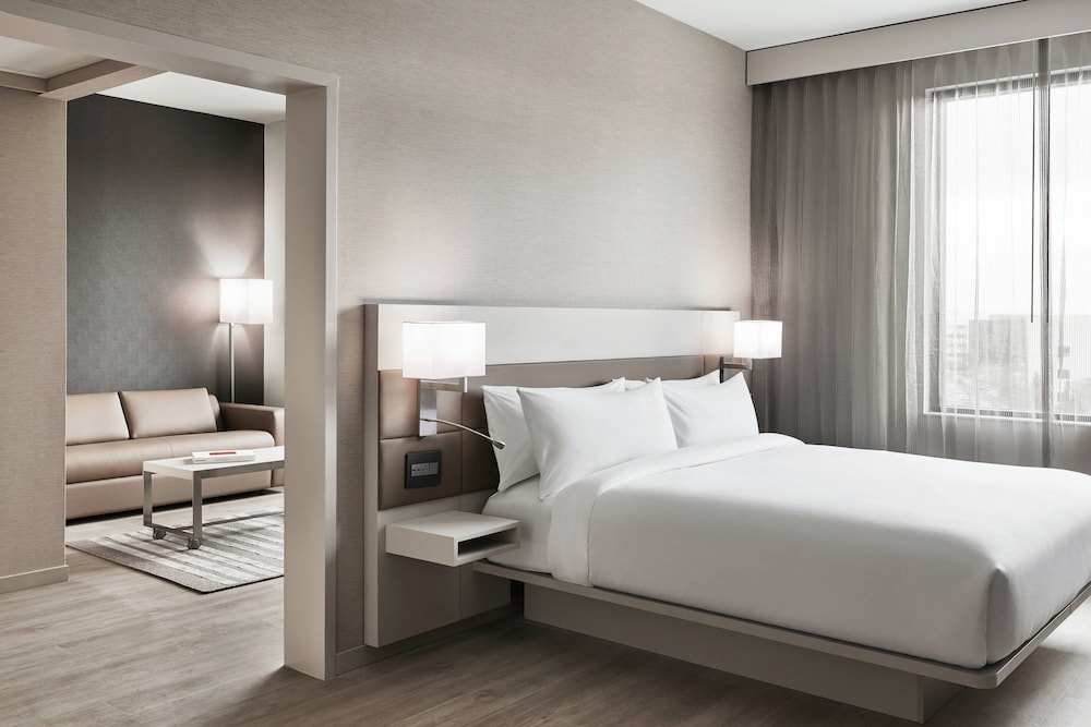 AC Hotel by Marriott Charlotte SouthPark 13/57