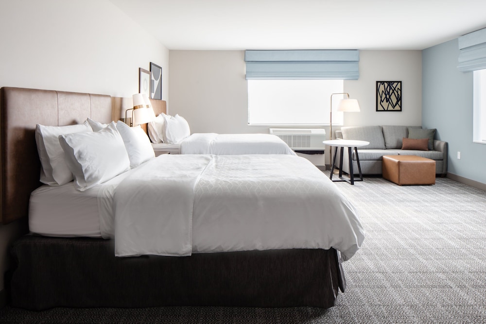 Staybridge Suites Iowa City Coralville 12/50