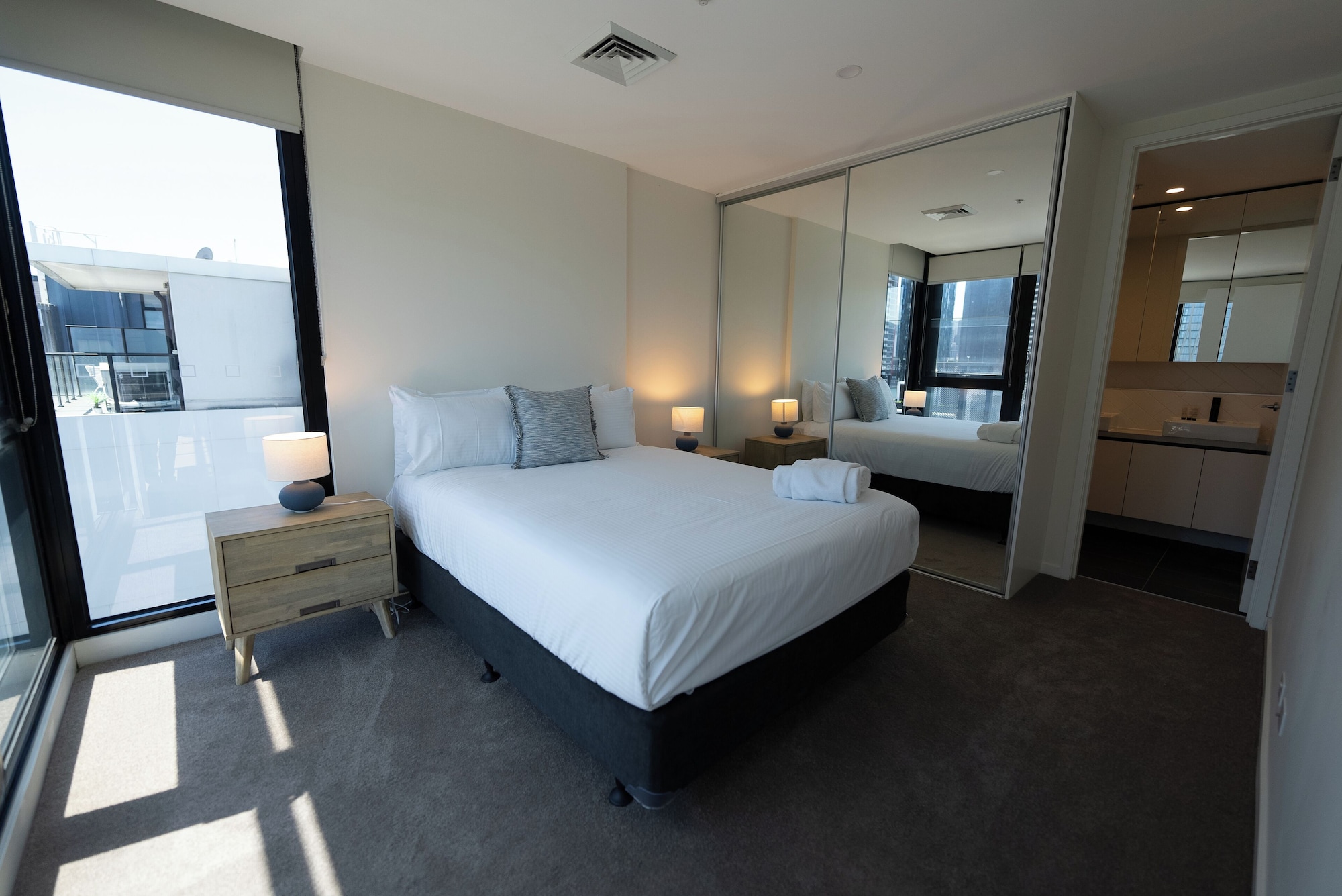 2 Bedrooms, Sub Penthouse, 2 Queen Beds, Melbourne City Apartments - Teri 3/6
