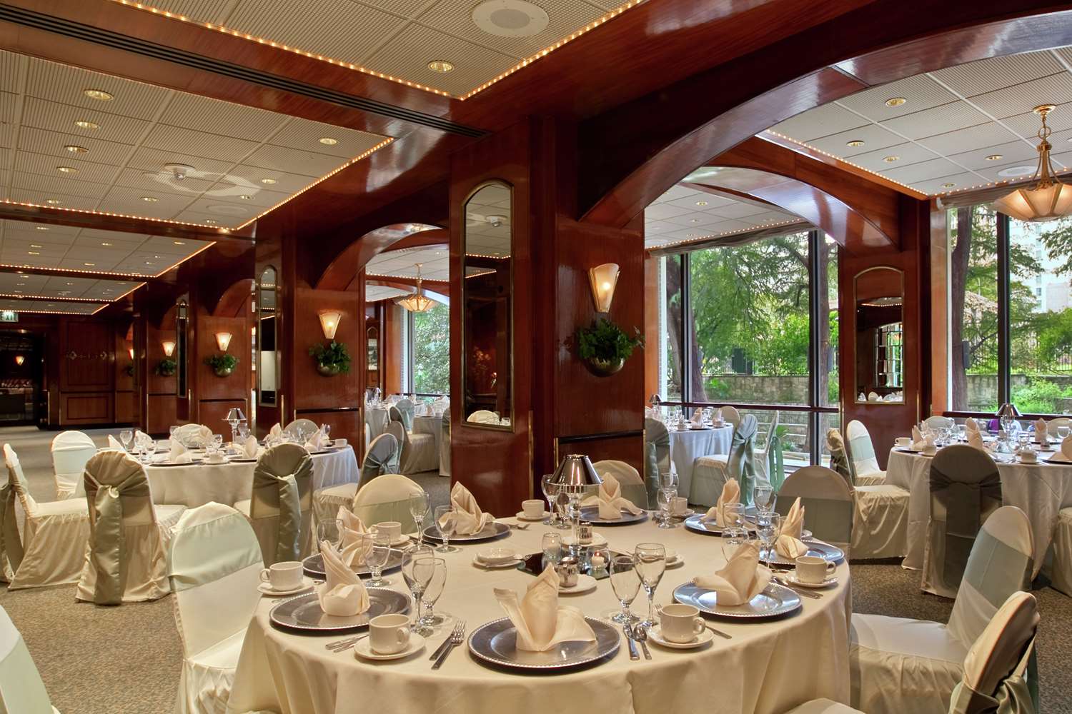 restaurant cafeteria