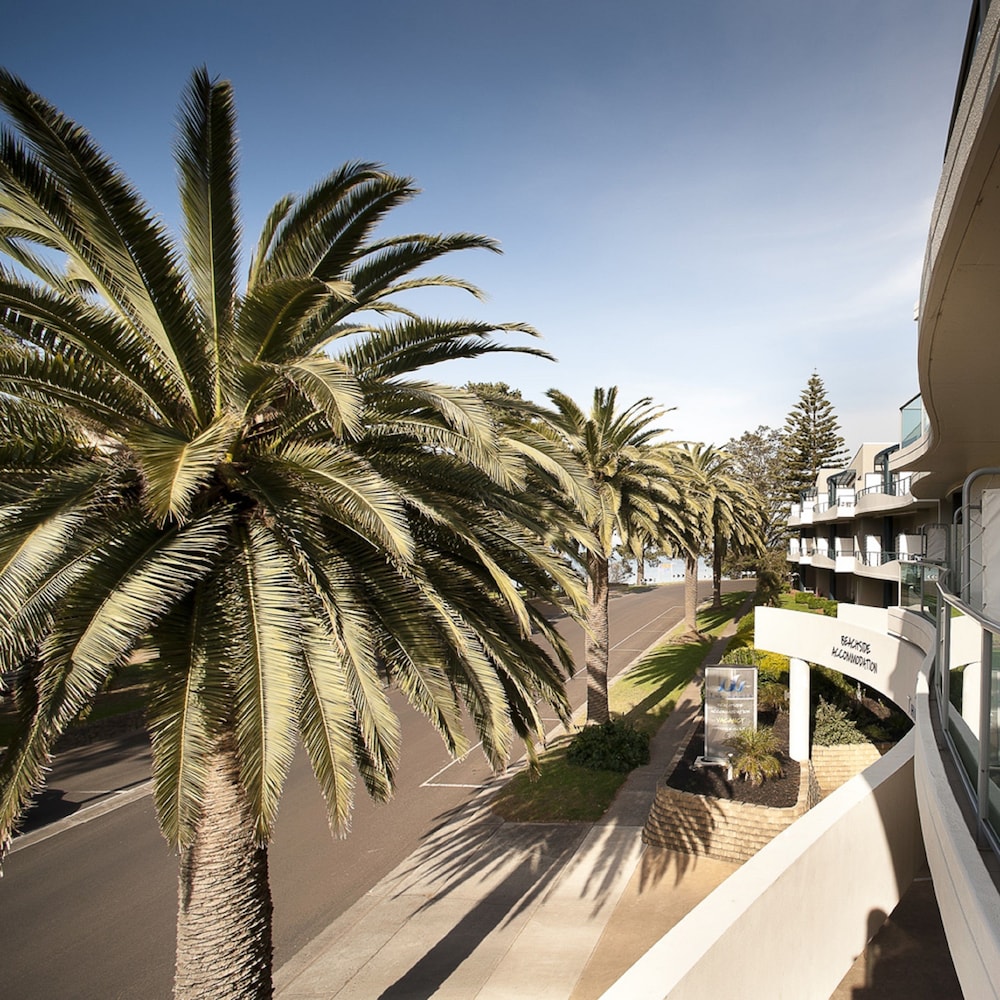 The Waves Serviced Apartments 48/52