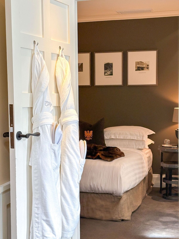 Gold, Suite, King Bed