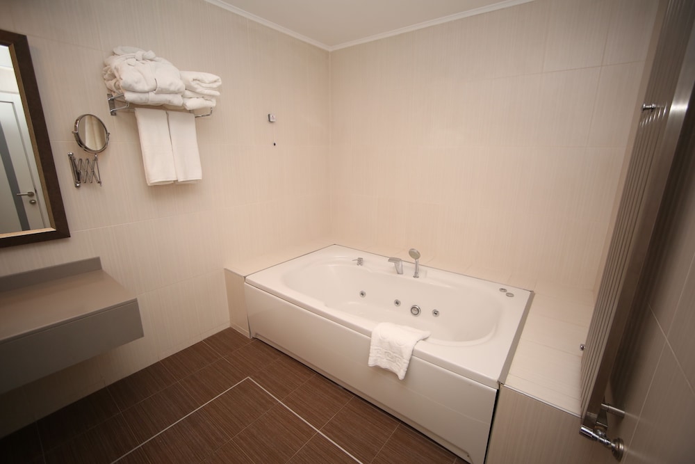 Grand Nora Hotel 47/49