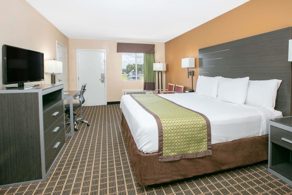 Days Inn by Wyndham Hamilton 11/37