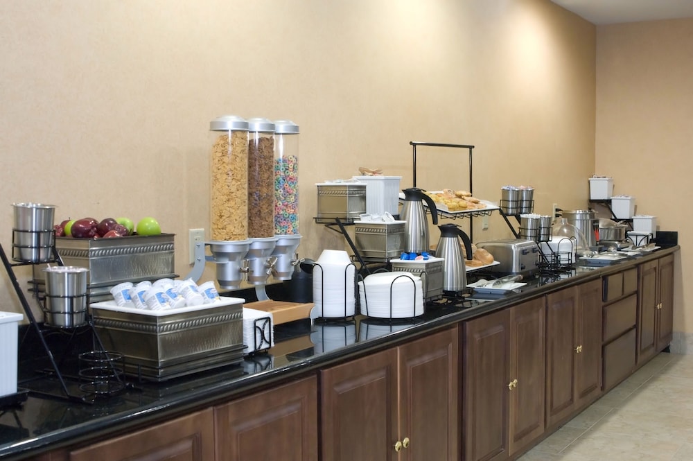 Best Western Bastrop Pines Inn 34/40