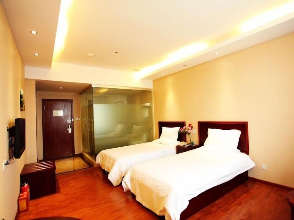 GreenTree Inn Guangzhou Panyu Bus Station Business Hotel 6/24