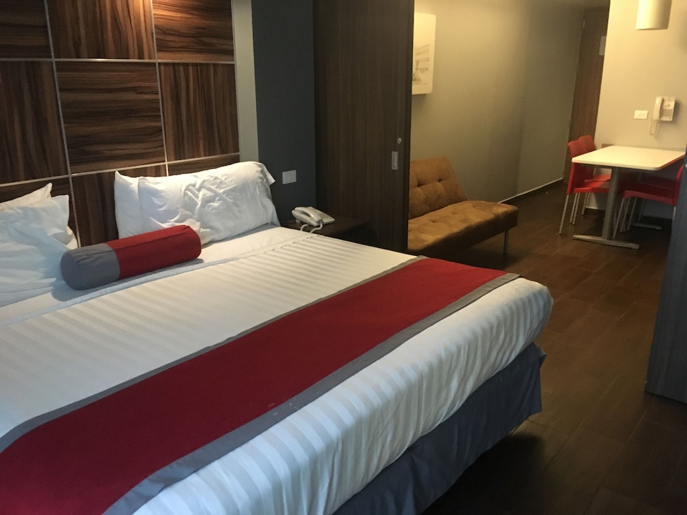 Hotel Block Suites 17/69