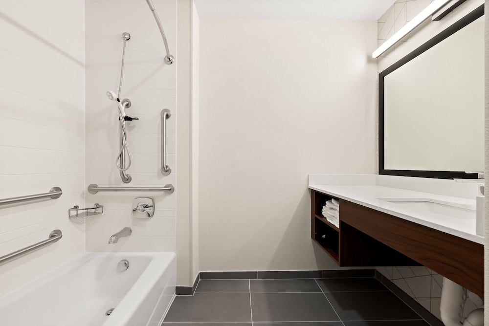 Everhome Suites Huntsville - Research Park 60/60
