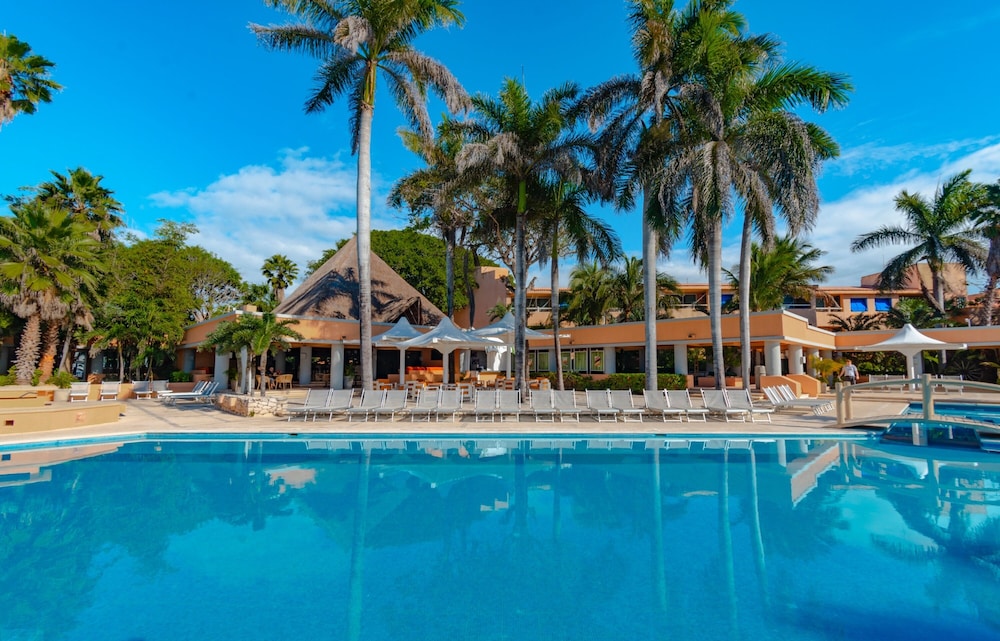 OMNI PUERTO AVENTURAS BEACH RESORT 48/53