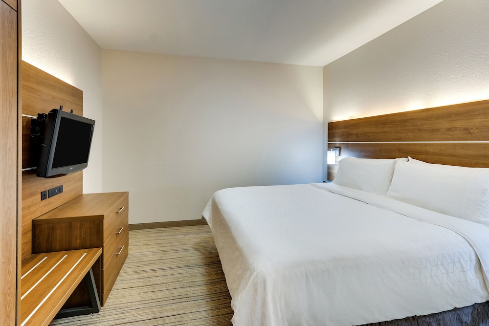 Holiday Inn Express Hotel Suites Waxahachie 21/74