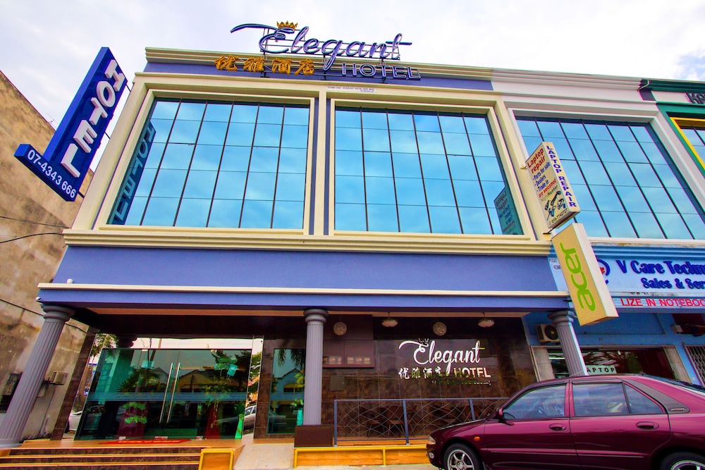 Elegant Hotel 2/45