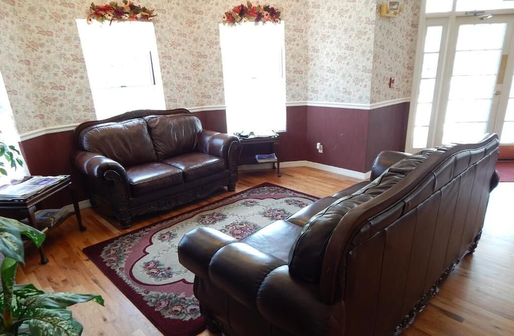Carriage House Inn 36/61