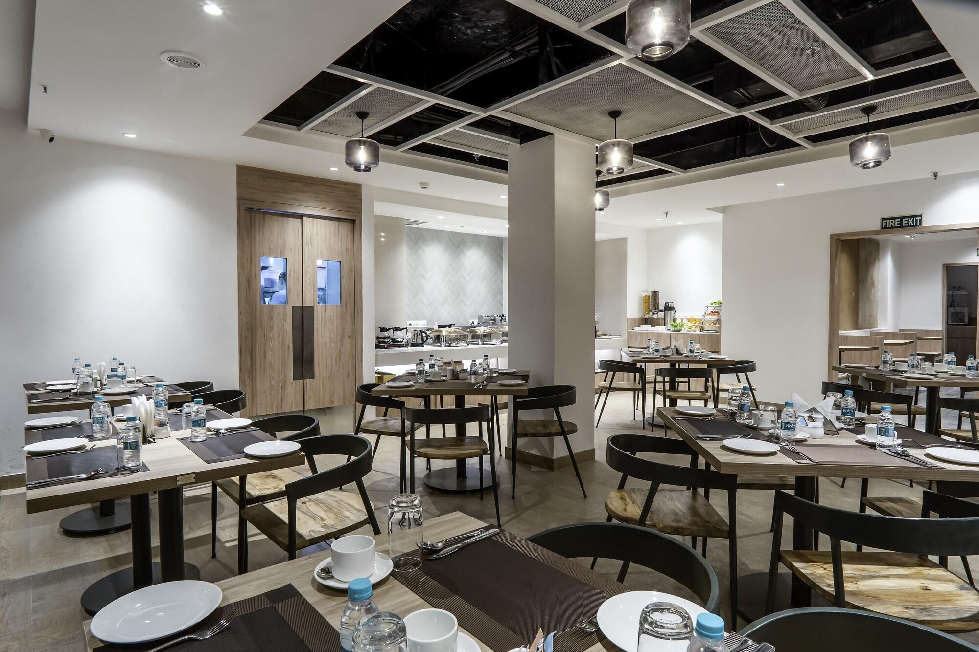 Le Roi Express, Paharganj 28/50