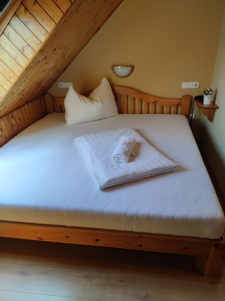 STANDARD, SINGLE, DOUBLE BED, COURTYARD VIEW