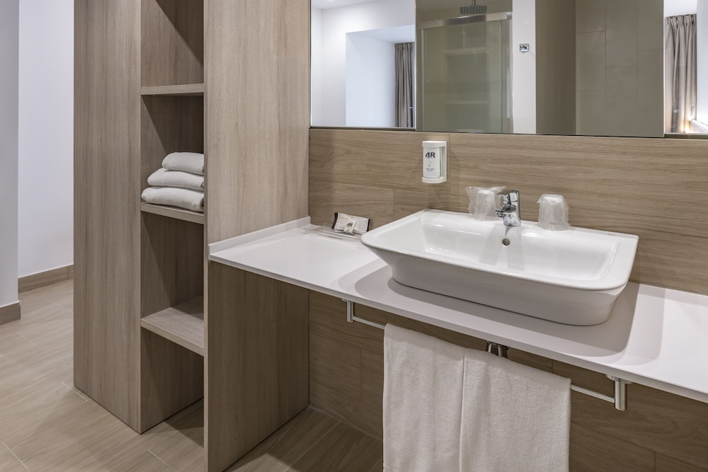 4R Gran Europe Hotel 46/50