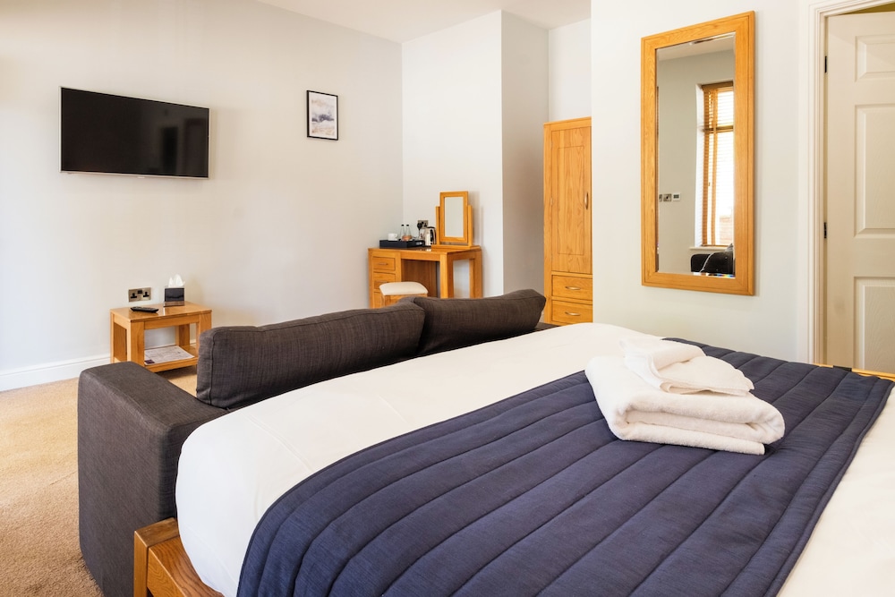 Plus, Courtyard, King Bed, Sofa