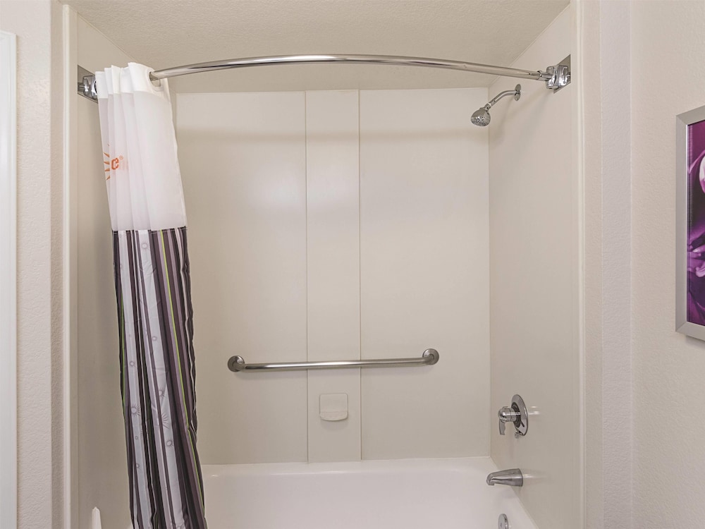 La Quinta Inn & Suites by Wyndham Virginia Beach 31/46