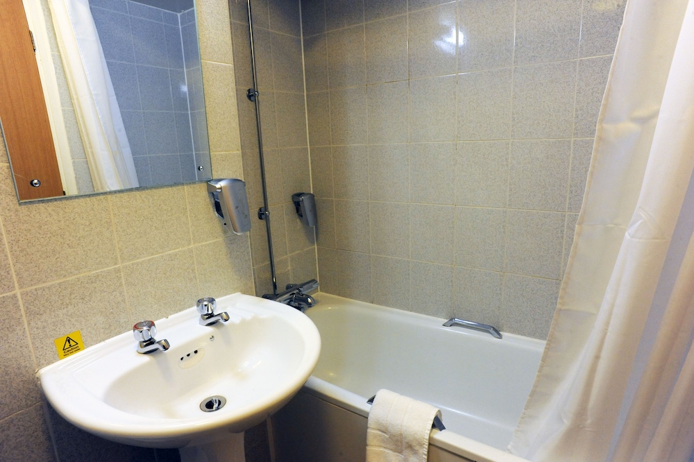 Premier Inn Alderley Edge 13/36