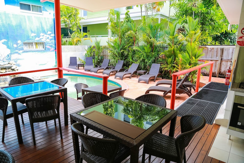 PORT DOUGLAS MOTEL 55/73
