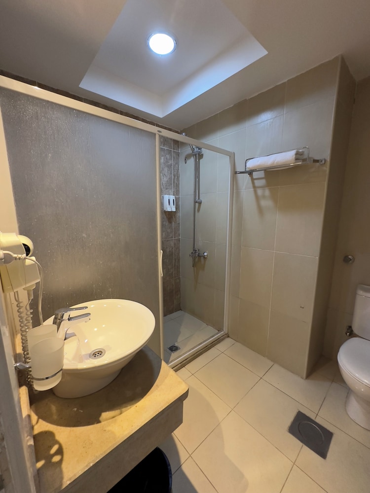 Elaria Hotel 67/68