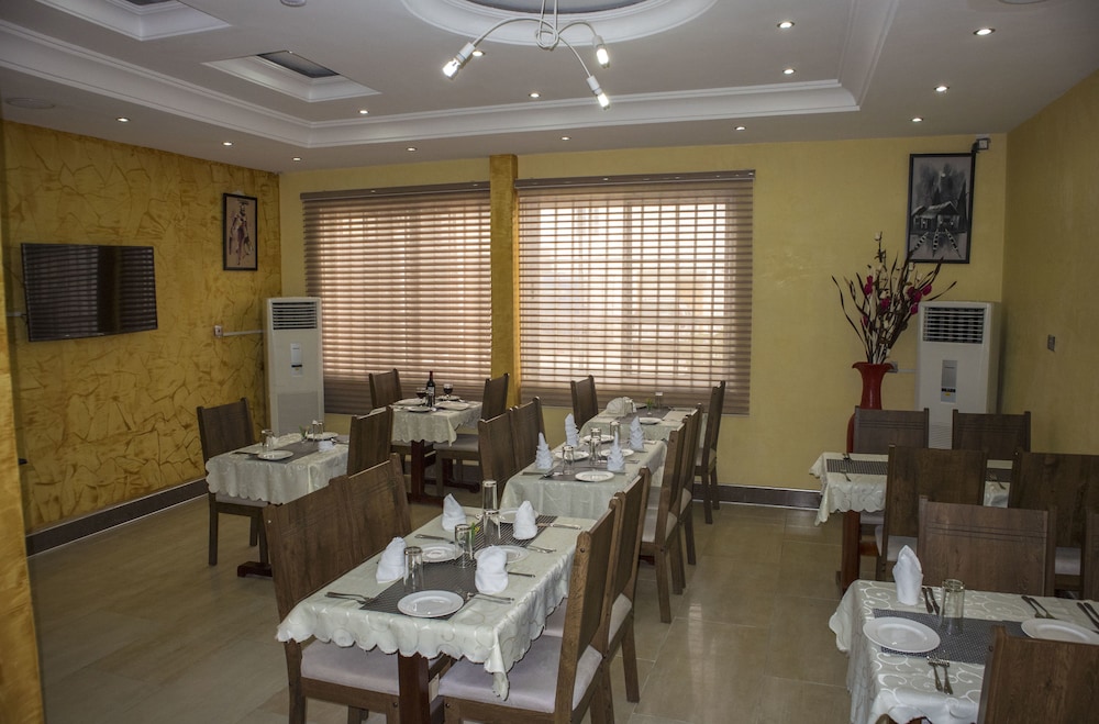 Villa Angelia Hotel 32/36