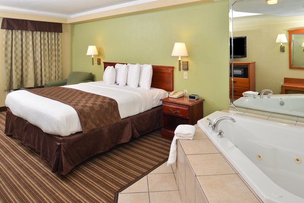 Americas Best Value Inn And Suites University Avenue 13/18
