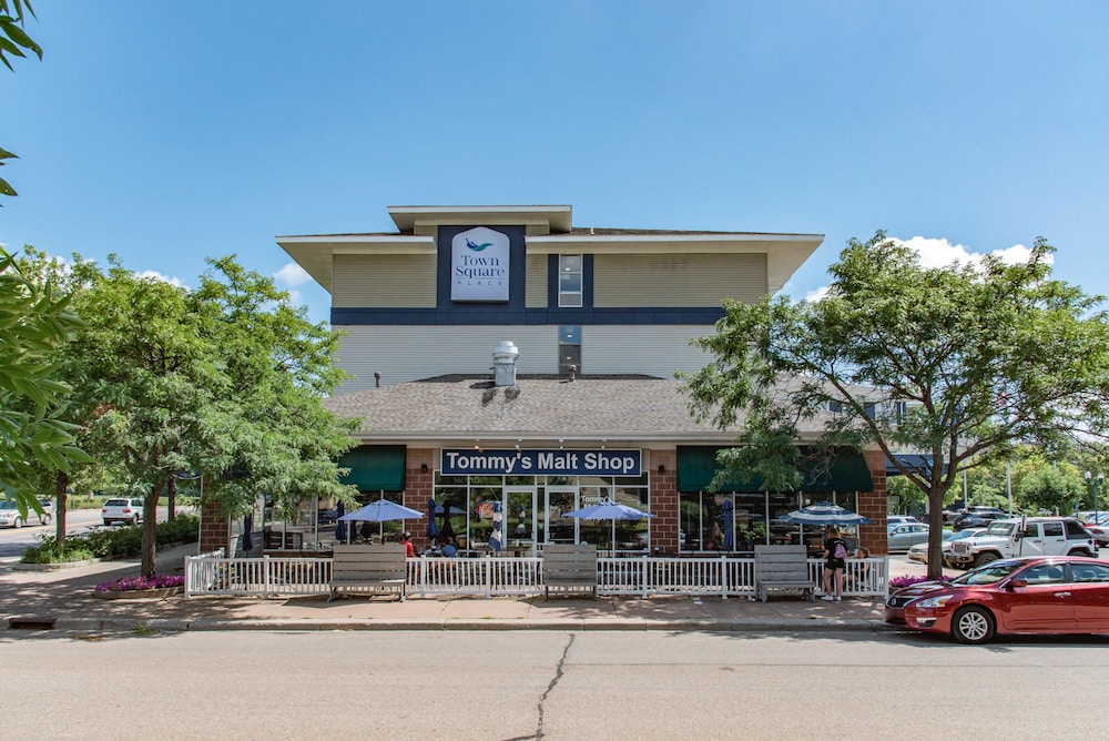 Norwood Inn And Suites Chaska 4/47