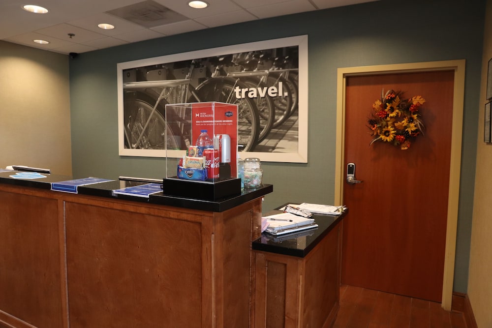 Hampton Inn Fayetteville 16/62
