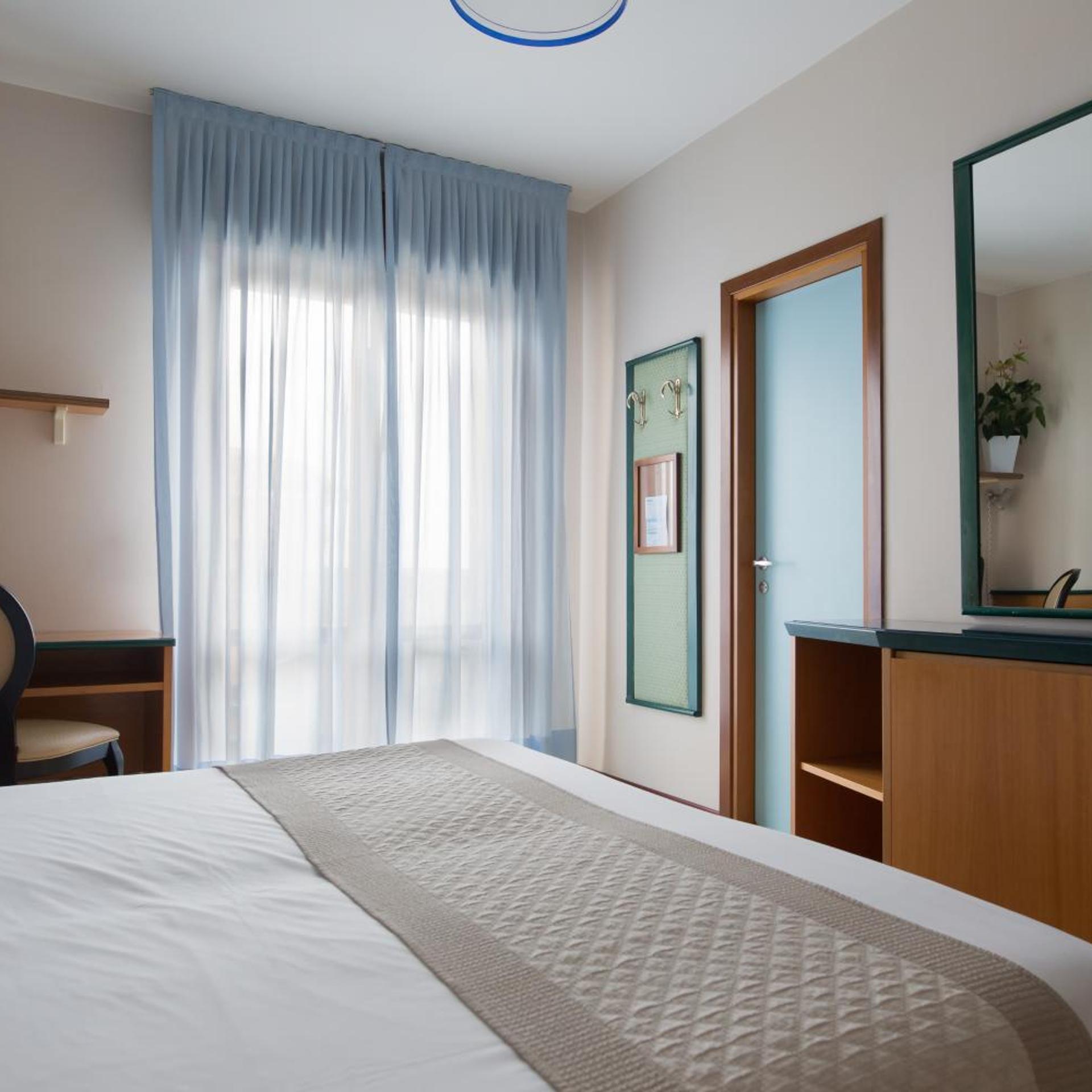 Room, Triple, Lateral Side Sea View
