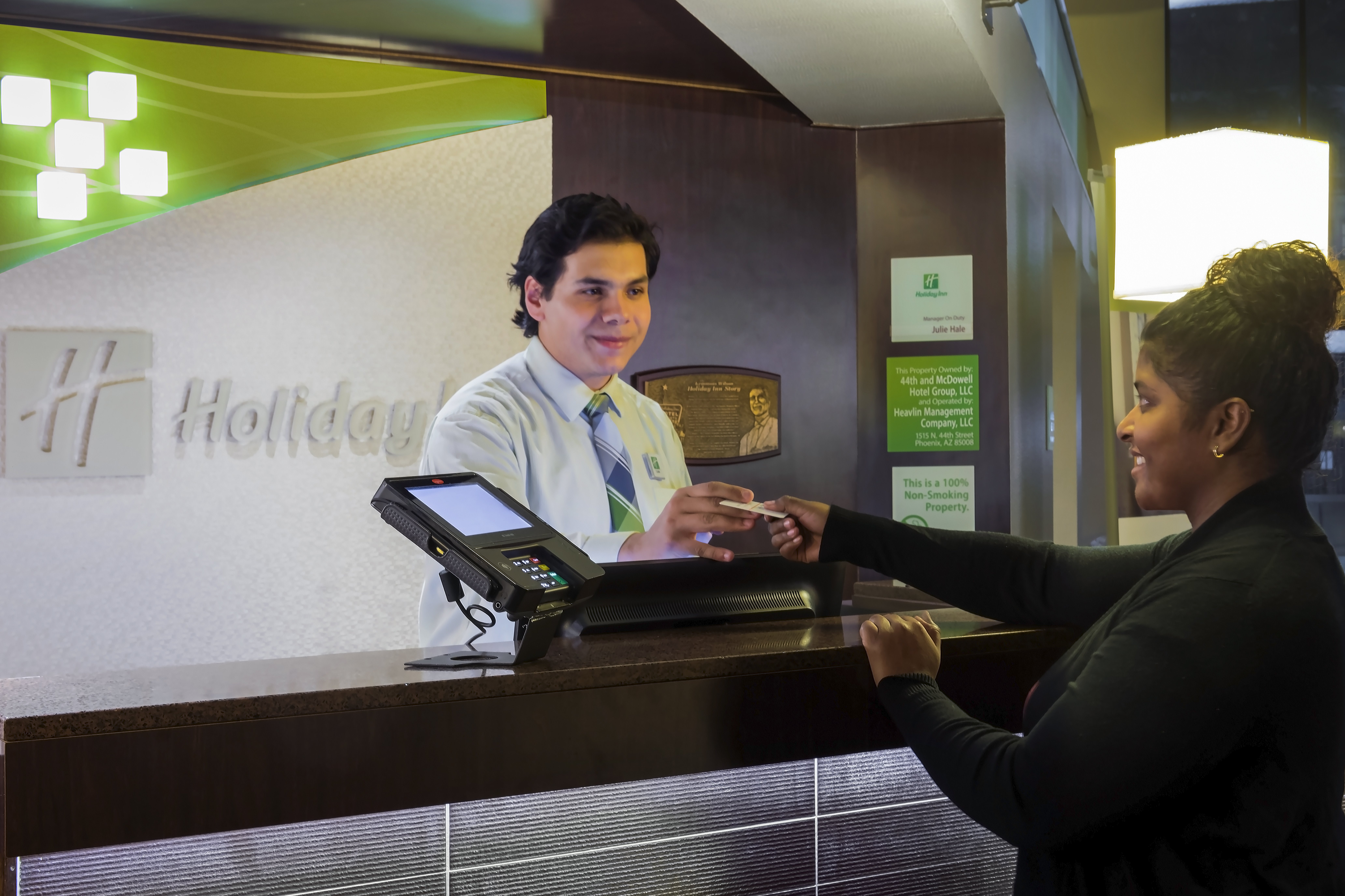 Holiday Inn Hotel And Suites Phoenix Airport North 15/86