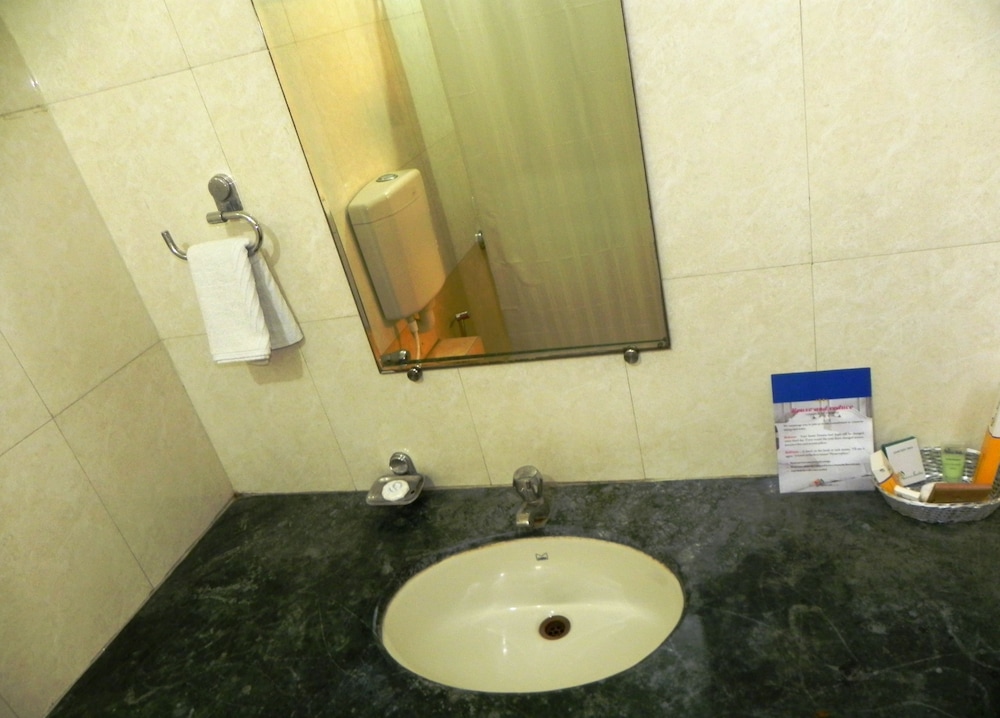 Hotel Reeva Suites 24/25