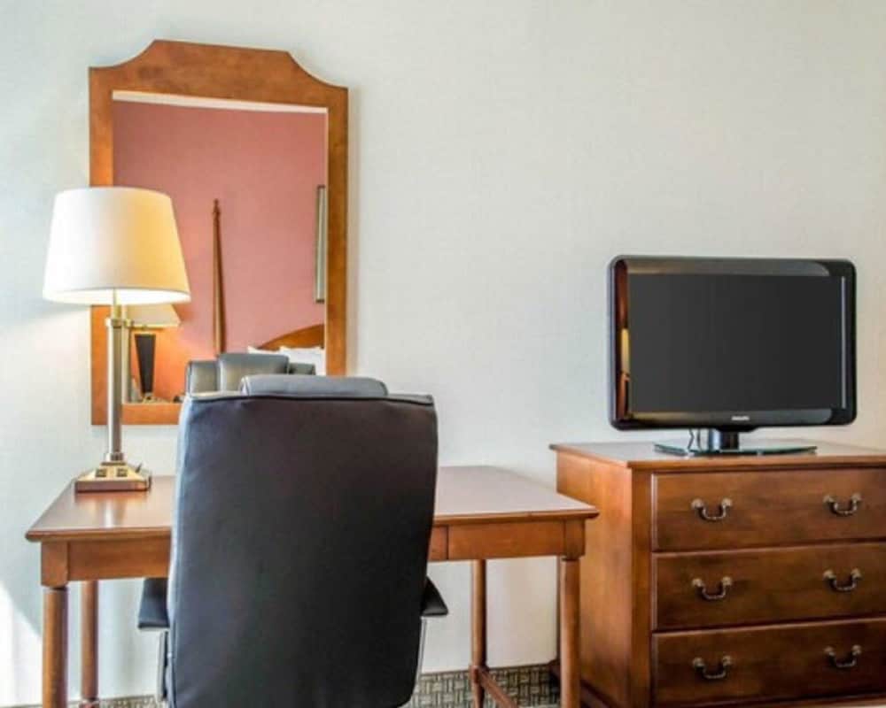 Comfort Inn and Suites York, PA 40/44