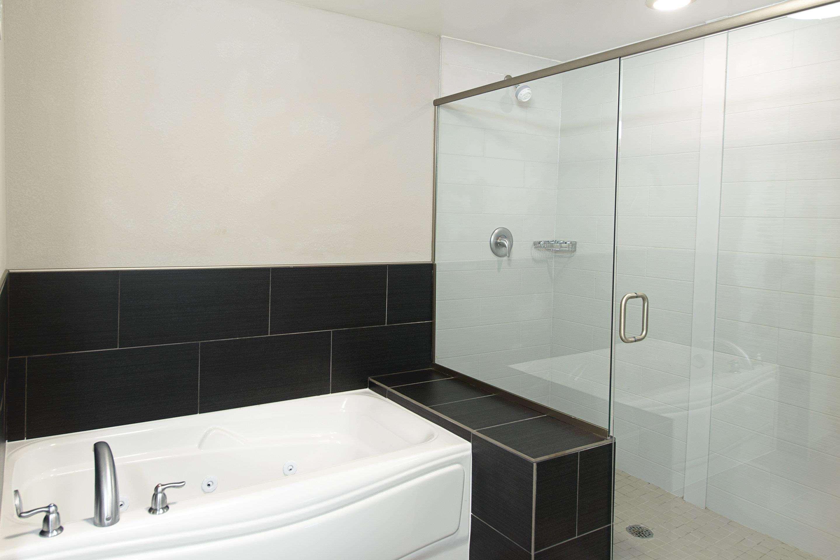 Studio, Suite, King Bed, Hot Tub