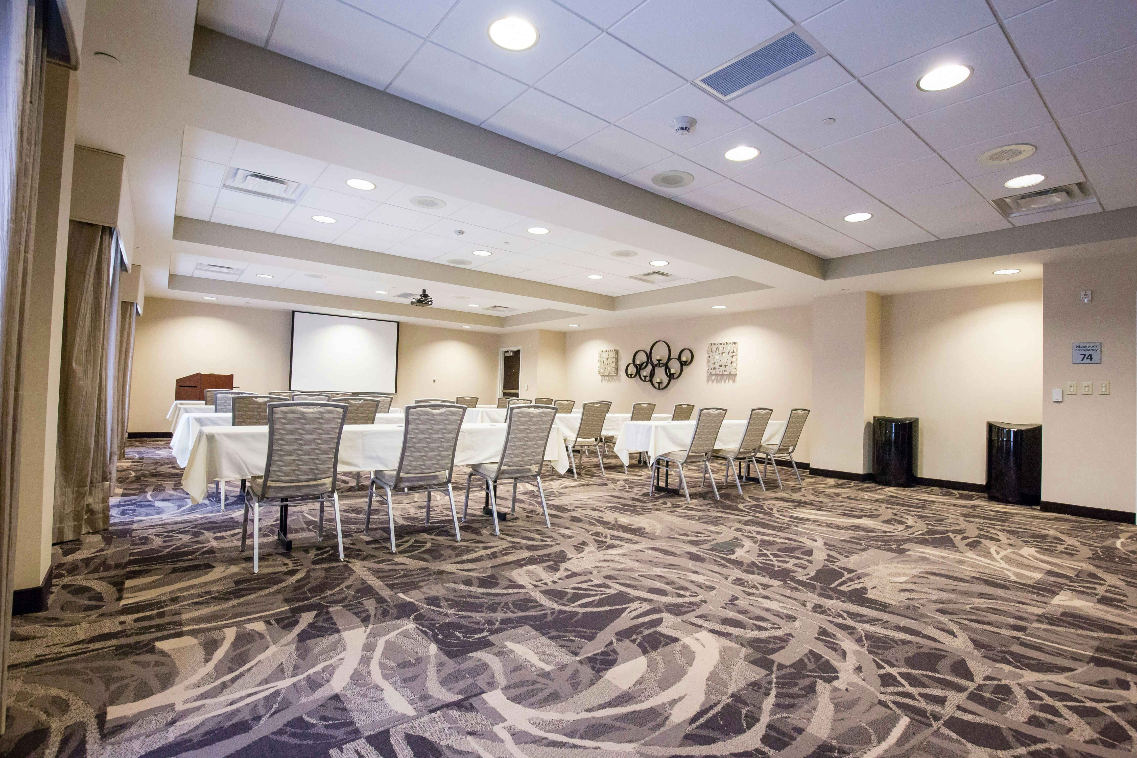 Hampton Inn Suites Pittsburgh Harmarville 37/50
